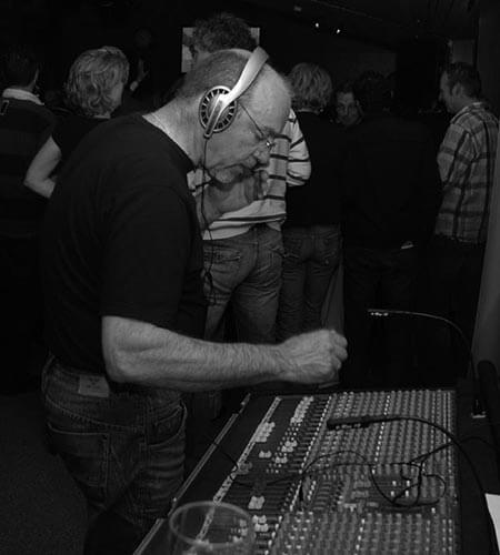 Albert mixer The Specs fc De Rakt 10042012 galerij